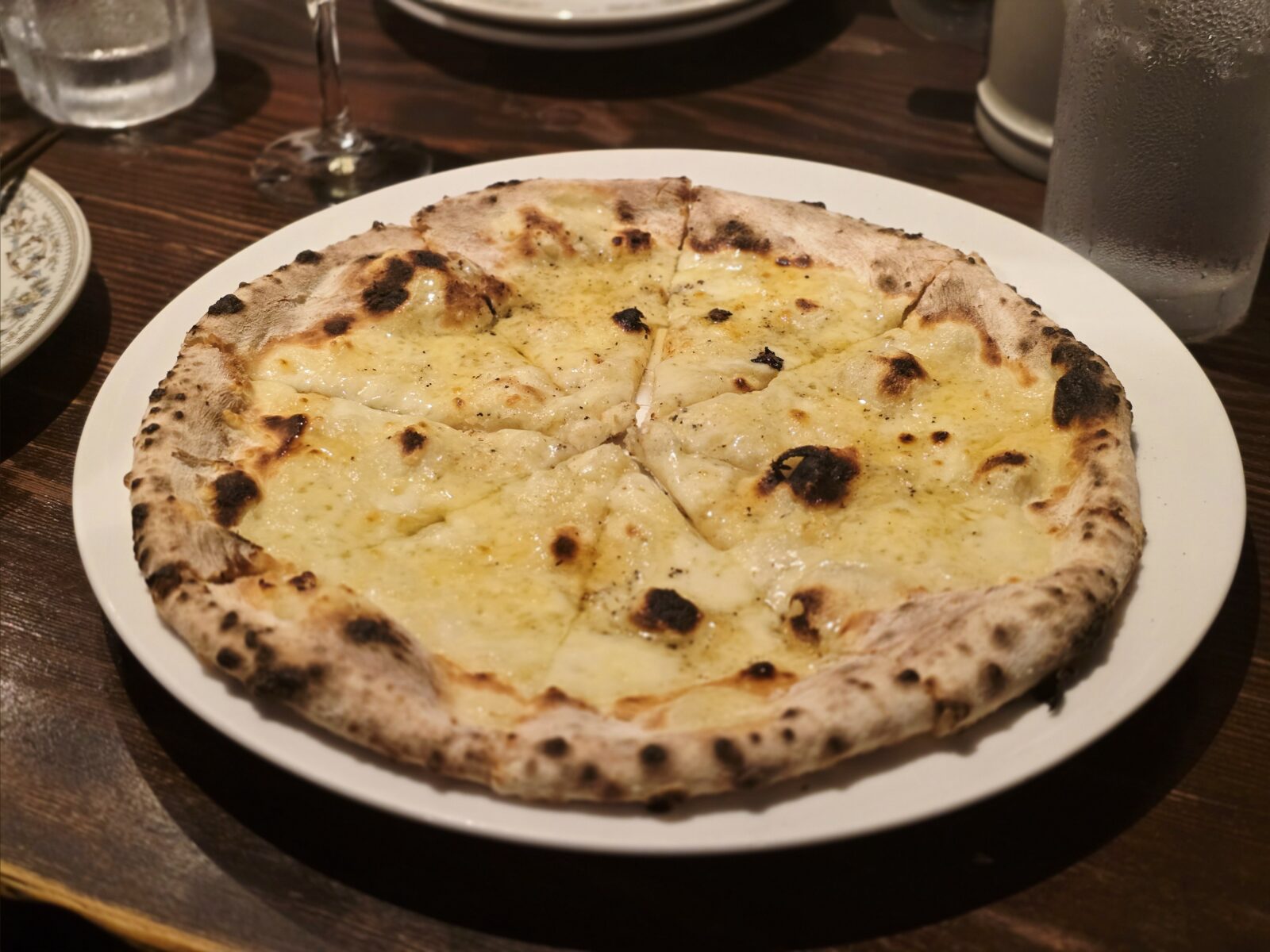 Honey cheese pizza at Italian-inspired izakaya